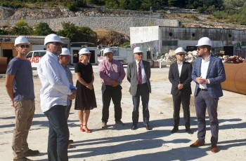 ŽUPAN NIKOLA DOBROSLAVIĆ SA ZAMJENIKOM JOŠKOM CEBALOM OBIŠAO GRADILIŠTE POMORSKO-PUTNIČKOG TERMINALA VELA LUKA