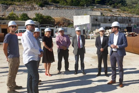 ŽUPAN NIKOLA DOBROSLAVIĆ SA ZAMJENIKOM JOŠKOM CEBALOM OBIŠAO GRADILIŠTE POMORSKO-PUTNIČKOG TERMINALA VELA LUKA